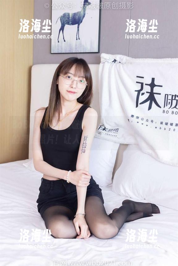 BoBoSocks袜啵啵 - 新鲜出炉，甜甜圈的裸足照片！让人想偷偷溜去一探究竟。