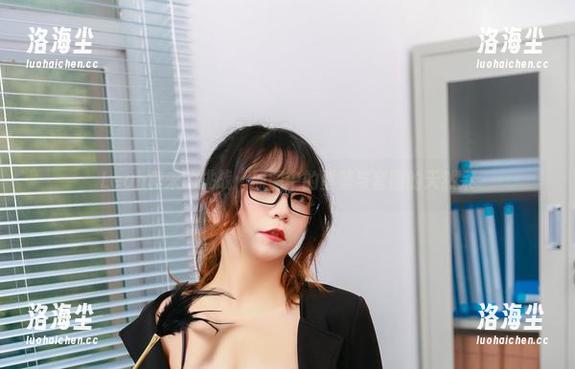 Leah梓未的挑战：原图中的堕落与套图的天然呆