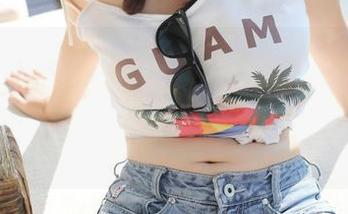 MyGirl美媛馆 – 夏茉GIGI的女孩写真，这样的色调真的很容易让人产生窘迫感，倒是蛮有趣的。