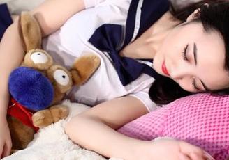 PDL潘多拉 – Ellie艾栗栗最新美图，照着脚丫子活出精彩！