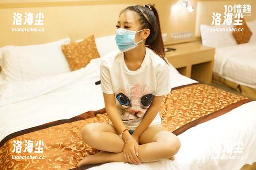 一件ROSI空姐制服，高清美图中流露出的优雅，让我快忘记这是个航班。