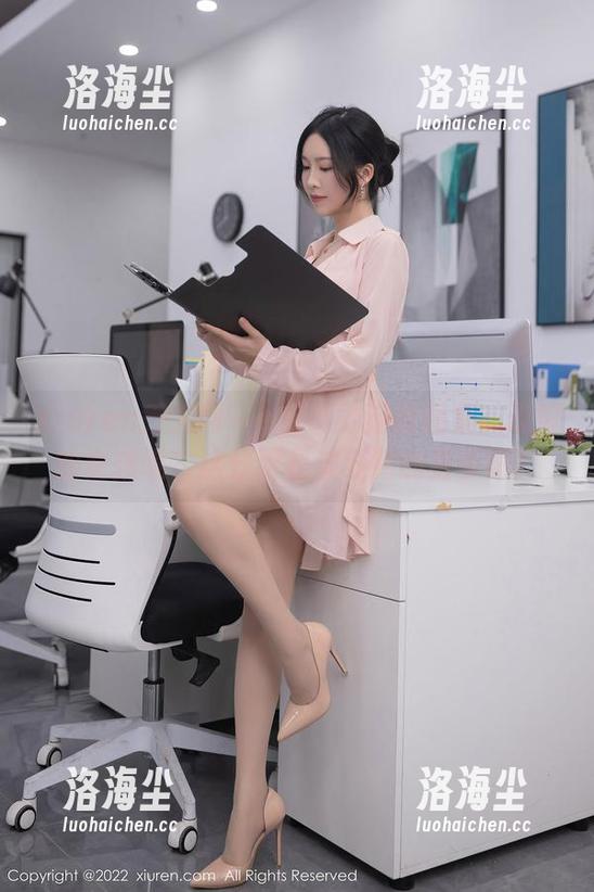 Xiuren秀人网 - e宝小野猫新图集：说好的女孩呢？这分明是波斯猫的猫步啊！