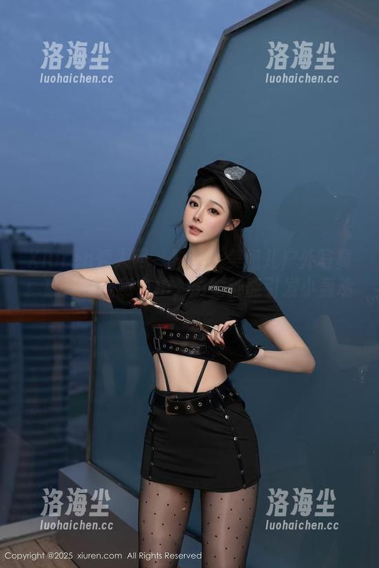 Xiuren秀人网 - 精选大美妞儿户外写真：就算是随意自拍，感觉都能引发小轰动。