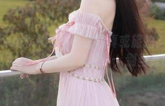 Xiuren秀人网 – 私房写真或旅拍？容容容Alice的选择大讨论，别当真哦