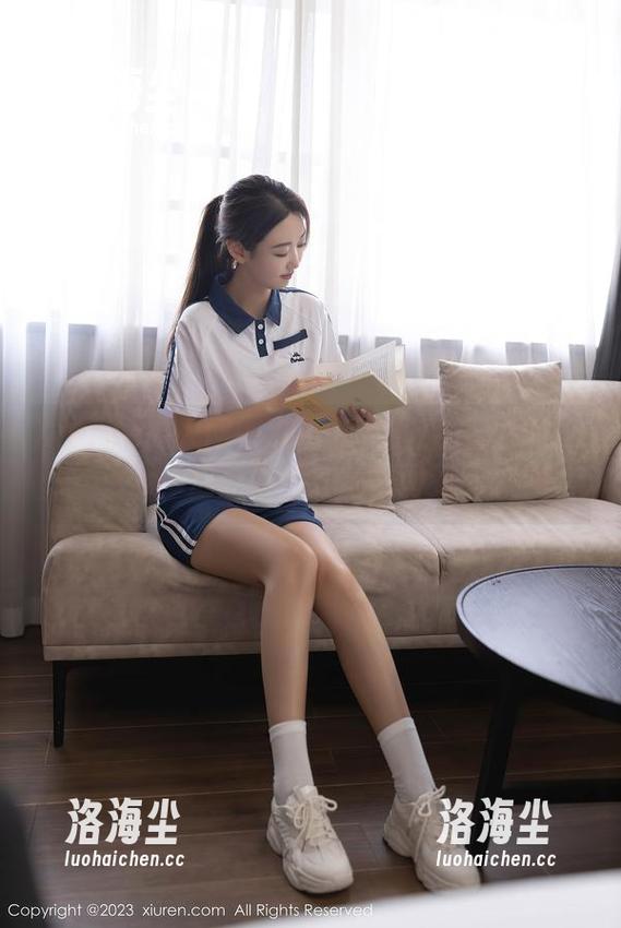 Xiuren秀人网 - 制服加持的果儿victoria，成熟御姐分享时间到！