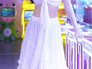 Xiuren秀人网 – 关于白兔西希和她在线写真里的女友的一些小故事。