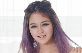 YouWu尤物馆 – 丝袜才是最好的朋友，Cris_卓娅祺送上，快来‘下载’你心仪的那一条，没错！免费的！
