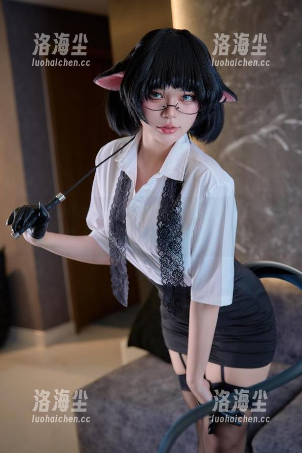 听说ZinieQ藏着一份甘露寺蜜璃的私房写真，情人节能不能还给我们点惊喜？