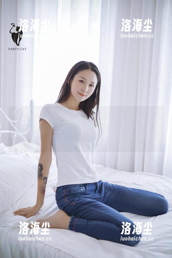partycat轰趴猫 - 为什么修女也能穿上这样的轻盈？Ellie艾栗栗的高清写真怎么看都怪怪的