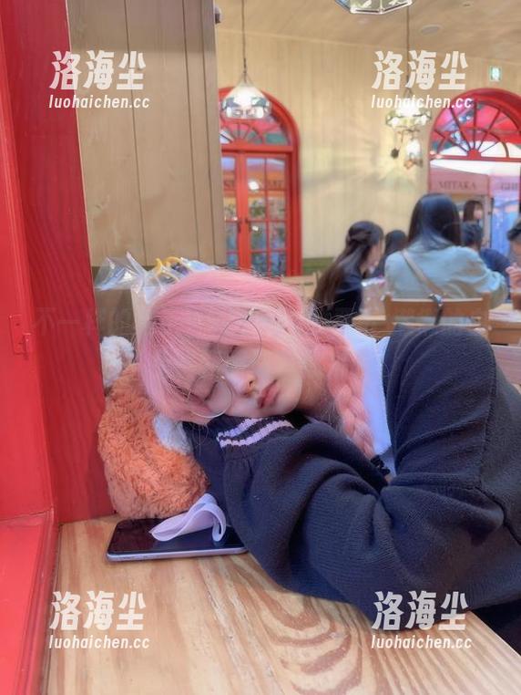 不一样的兔子，Wendy的恶毒-懒懒的白兔最新图册等你来咬