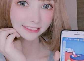 分享点特别的：一千只猫薄禾与她的魔女安洁写真，绝对让你大开眼界！