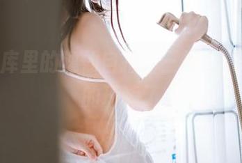最新图库里的逸仙自拍，三度_69似乎真的玩嗨了