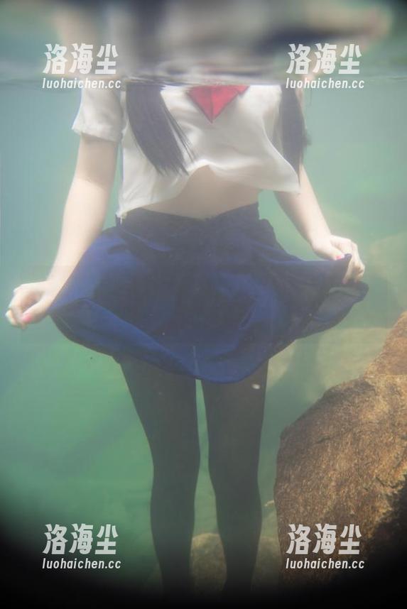 你烨烨的全套写真：花的香气与酒的微醺，不愧是个少女心的捕手