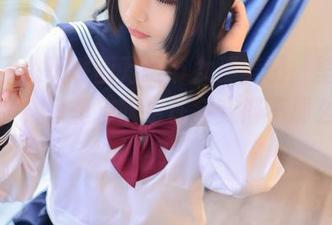 发现了兔玩映画万圣节女巫美图，壁纸换成这张，家里猫咪也许会变得不那么黏人？