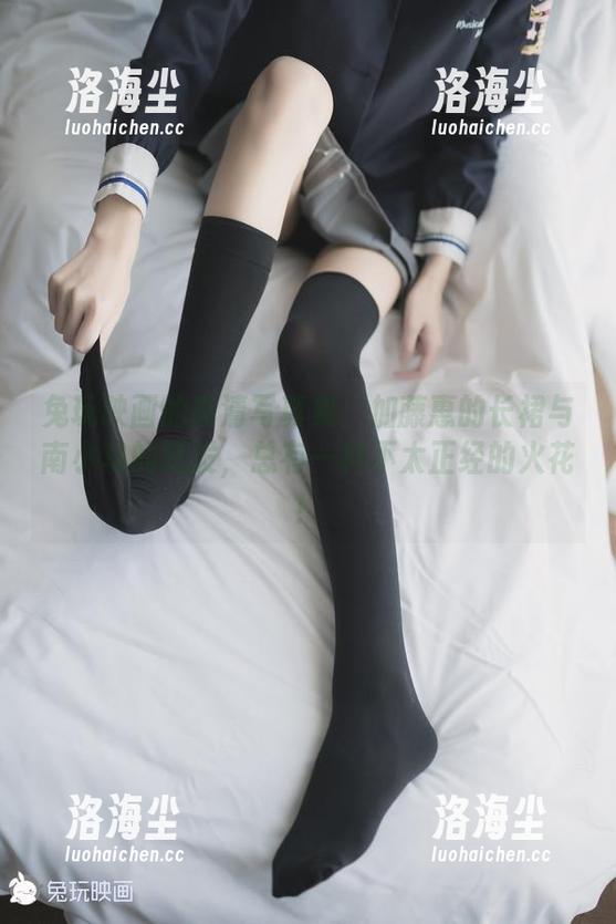 兔玩映画的高清写真集：加藤惠的长裙与南小鸟的短发，总有一种不太正经的火花！