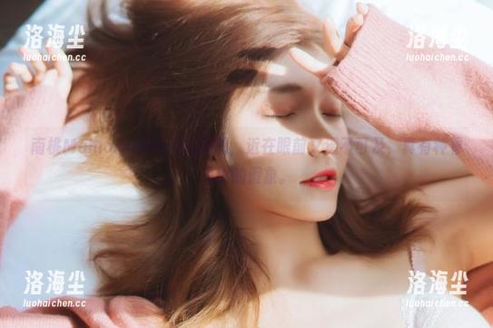 南桃Momoko写真里的剧情，近在眼前又遥不可及，真有种看不够的假象。