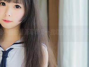 蓝色之夏，向小圆的最新写真集—我敢打赌你还是找不到重点！