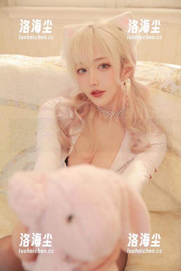 啾小妍白衬衫资源，谁会把心思放在衣服上呢？