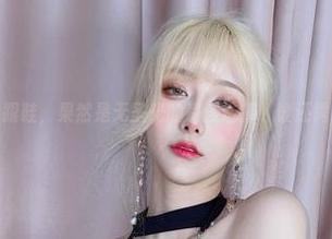 啾小妍的高跟鞋，果然是无圣光的最佳选择，谁还需要光环呢？