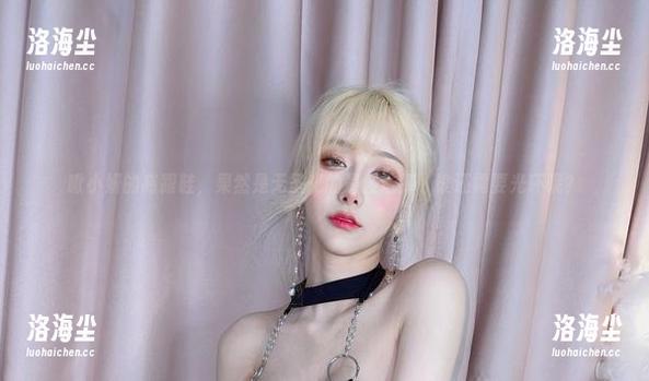 啾小妍的高跟鞋，果然是无圣光的最佳选择，谁还需要光环呢？