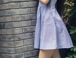 头条女神 – 余心曼的私拍：难以抗拒的少女撩拨，真让我忍不住想多看几眼。