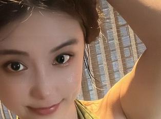 微密圈 – 真希望奶雯的女仆装能被高清下载成我的每日激励。
