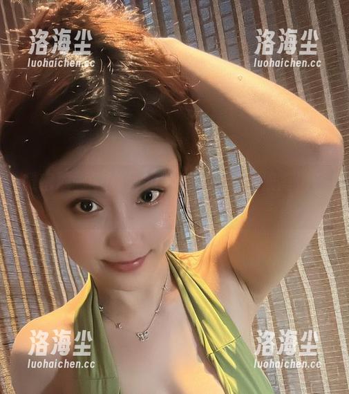 微密圈 - 真希望奶雯的女仆装能被高清下载成我的每日激励。