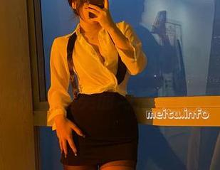 微密圈 – 未付费也能下载的白丝，安妮yoo教你如何在美丽与尴尬间摇摆。