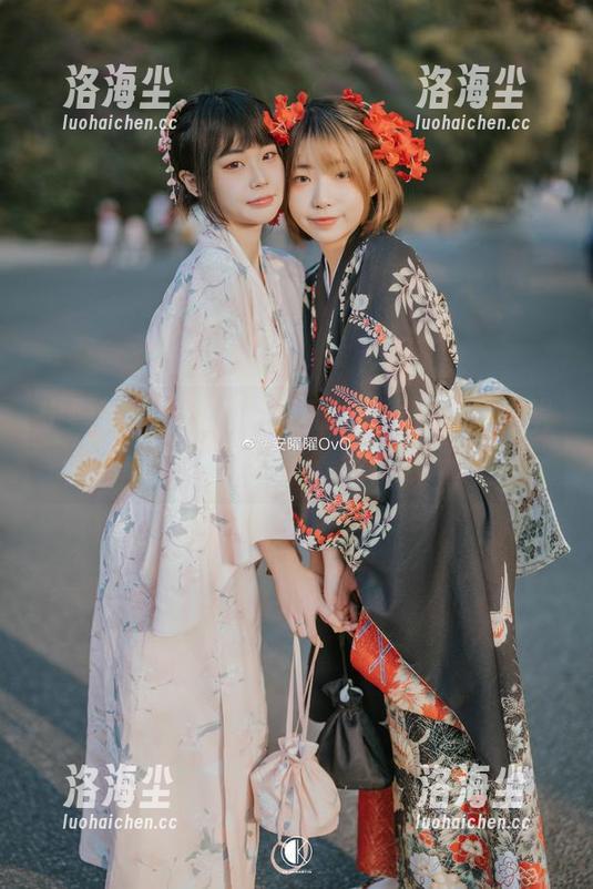 宁愿在这样的美图里沉迷，也不想醒来呢，安曜曜的睡衣是我心头好！