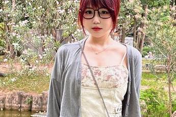 更新到来了！宝儿mysterial的修女写真，穿梭在庄重和轻松之间的微妙平衡。