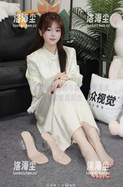小众视觉 - 灵动的圆圆与稳重的死库水，神奇的套图配合