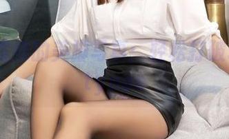小女巫露娜的美脚写真：轻松打破stereotypes