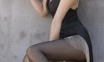玩转普通镭射紫：小女巫露娜的定制炸裂图片