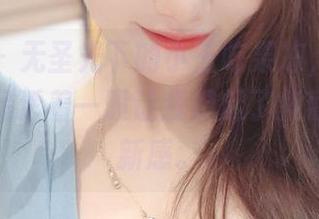 微密圈 – 无圣光下的小玉吃果冻，紫色上衣，作品透着一股让我想起了紫葡萄的清新感。