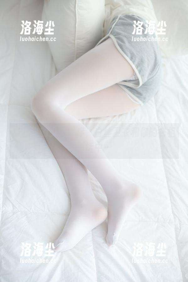 写真中的少女秩序，白丝卫衣和你的衣柜对话中…