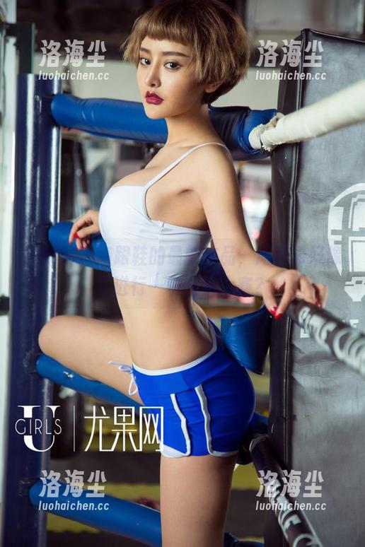 尤果网 - 高跟鞋的最新作品，周妍希好像在进行一场猫步大赛？