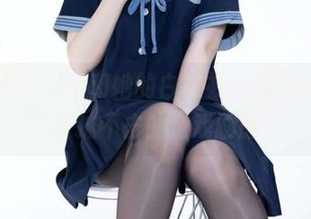 屿鱼yukako和她的白衬衫：最新美图中有些抹不去的…戏剧感。