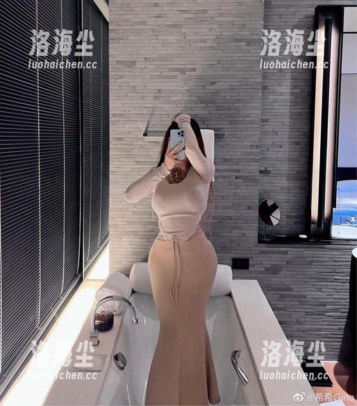 微密圈 - 来吧！下载希希Gina的女仆图包，记得上锁。