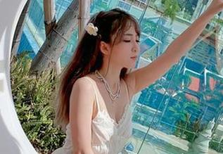 纯白不仅可以形容御子Yumiko的写真，还可以成为你周末的宅家资源！