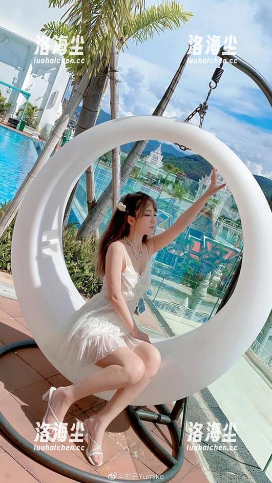 纯白不仅可以形容御子Yumiko的写真，还可以成为你周末的宅家资源！