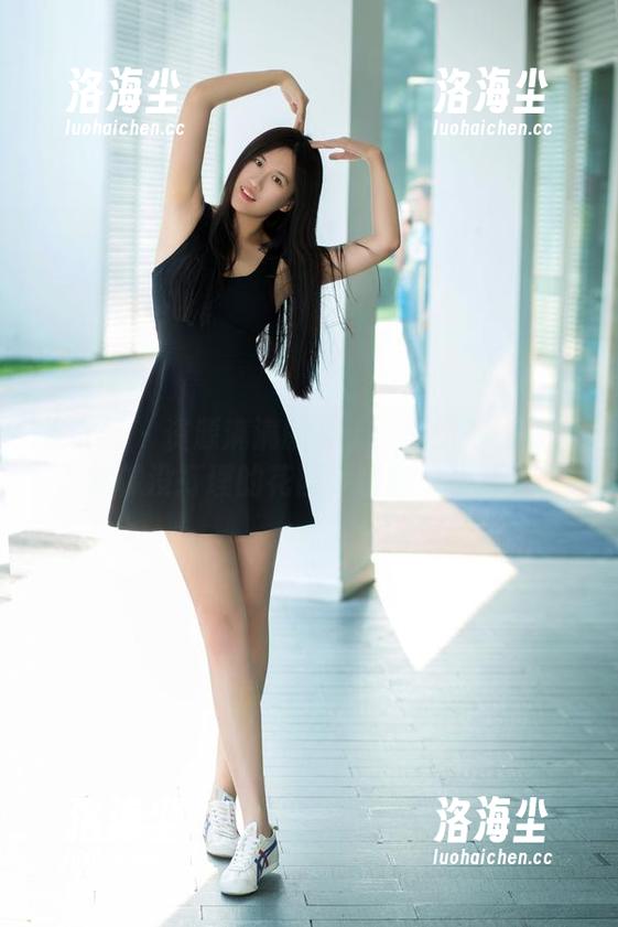 推女郎 - 资源满满的夏天：李丽莎的写真就像没打理的花园，随意又杂乱。