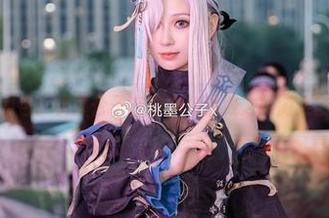 海边图包：桃墨公子在海水和沙滩之间游走的瞬间
