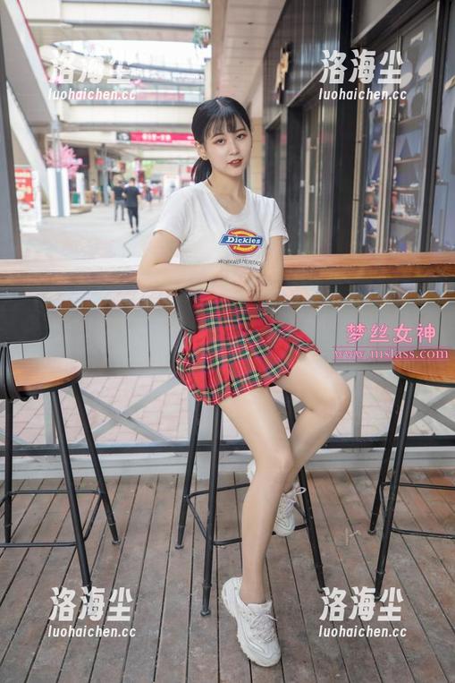 梦丝女神 - 新鲜出炉！玥玥的白丝洛丽塔写真，看起来像是在彩虹糖的云端漫步