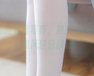 森萝财团的私房写真，教室里的灰丝美脚如风轻轻拂过