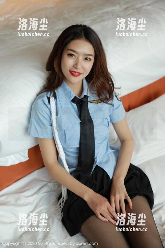模范学院 - 冯木木LRIS的最新分享，蕾丝加身，难道是“蕾丝制服诱惑”吗？！