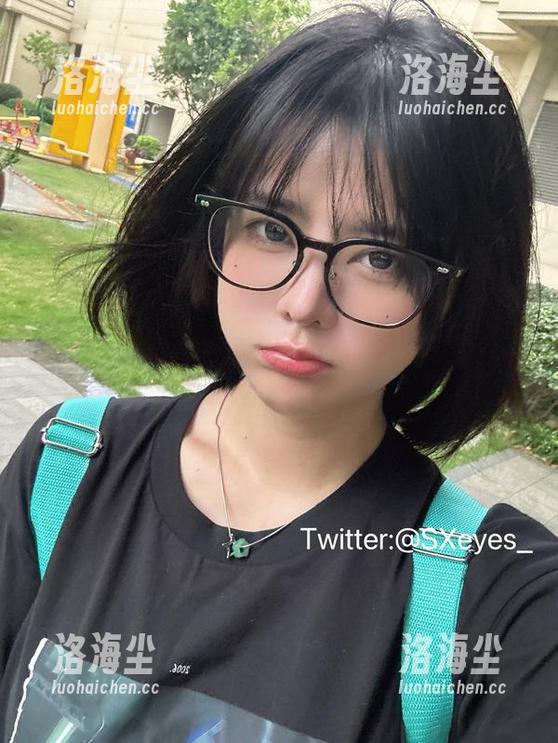 喂，你见过眼酱大魔王w的写真吗？那才叫看呆！