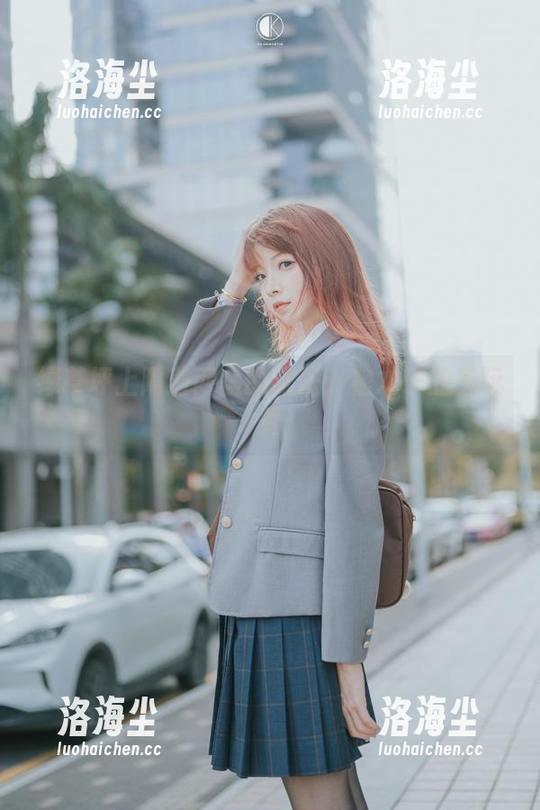 绿草坪上隔着网盘的欢乐：祖木子的兔玩秀