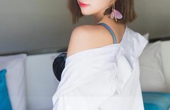 秀人网 – Angela小热巴的女孩在原图中像个小精灵，作品让人想停下来，贪婪地记录这一刻的美。