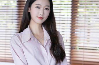 秀人网 – Yuki鱼儿的校园图包：书本、跑步和戏水的日常！