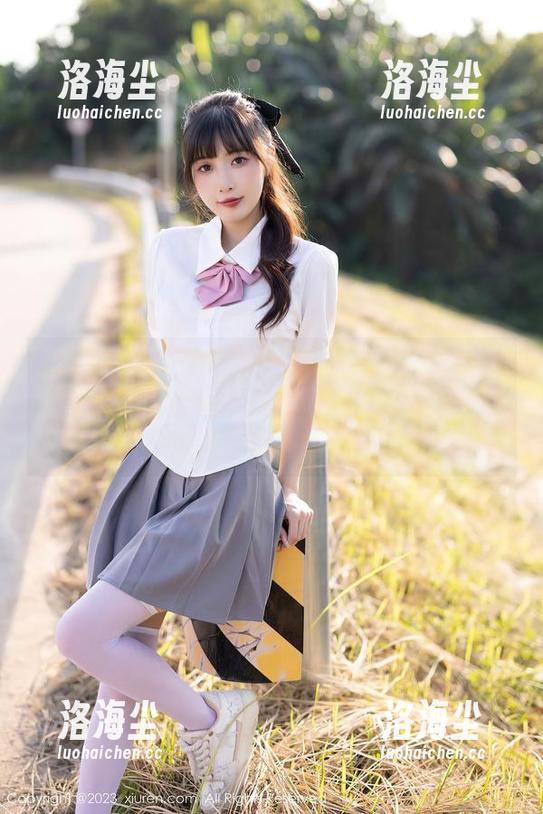 秀人网 - 于诺诺ise的职业装：满屏高跟鞋与平淡的办公室日常……高清更显得有些不搭。